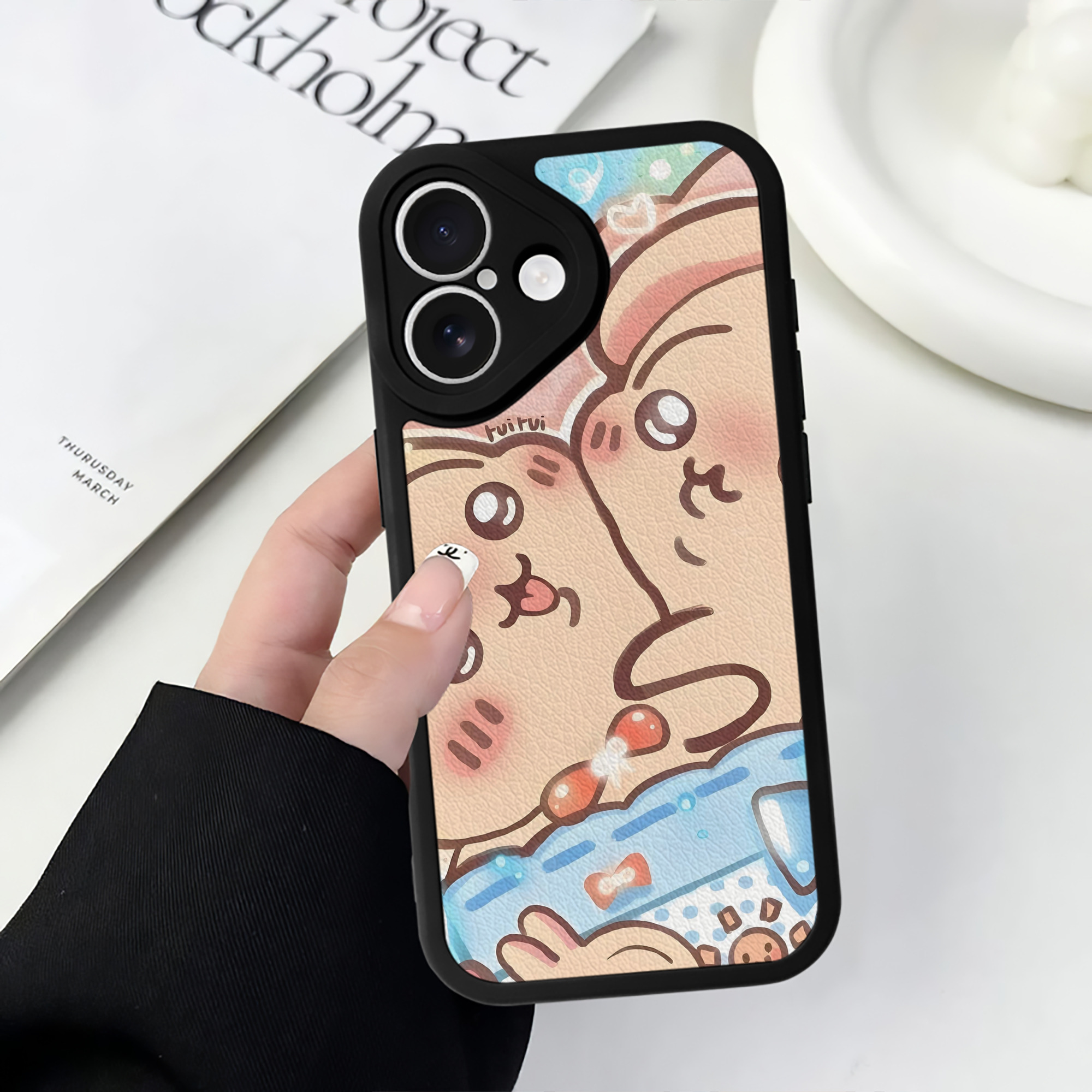 （画像用） ちいかわ Chii-kawa 【iPhone 16シリーズ対応】シリコンスマホケース（レザー調） 材質：シリコン